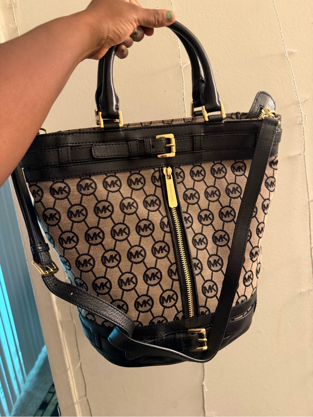 Michael Kors MK Signature monogram bucket  Handbag New!